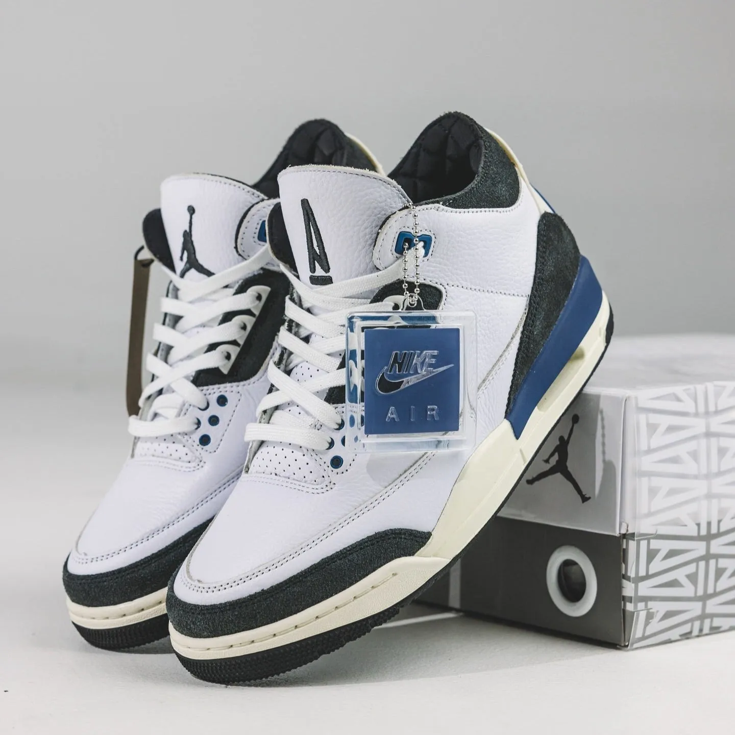 Air Jordan 3 Retro OG SP A Ma Maniére Diffused Blue