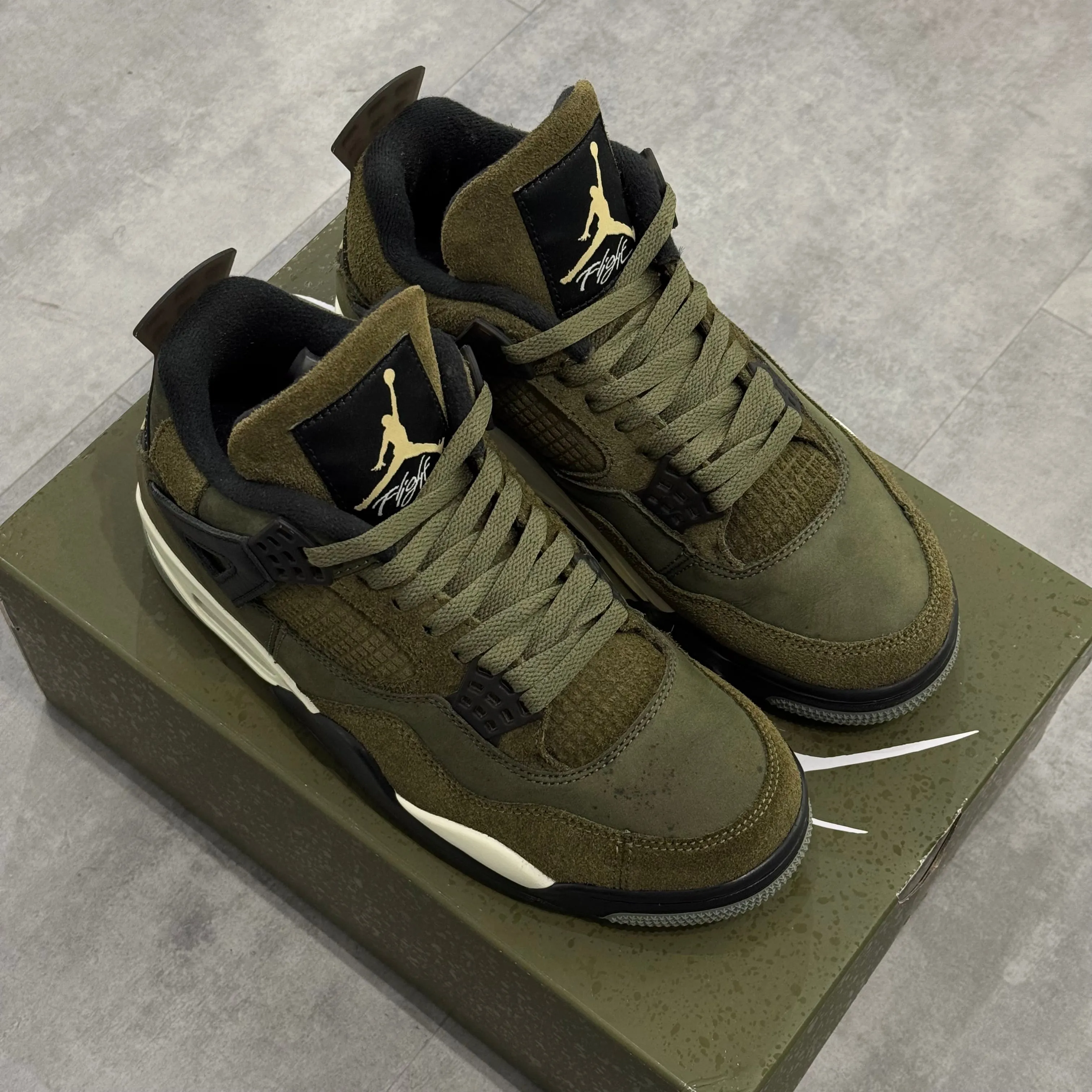 Air Jordan 4 Retro SE Craft Medium Olive (40) - Usado