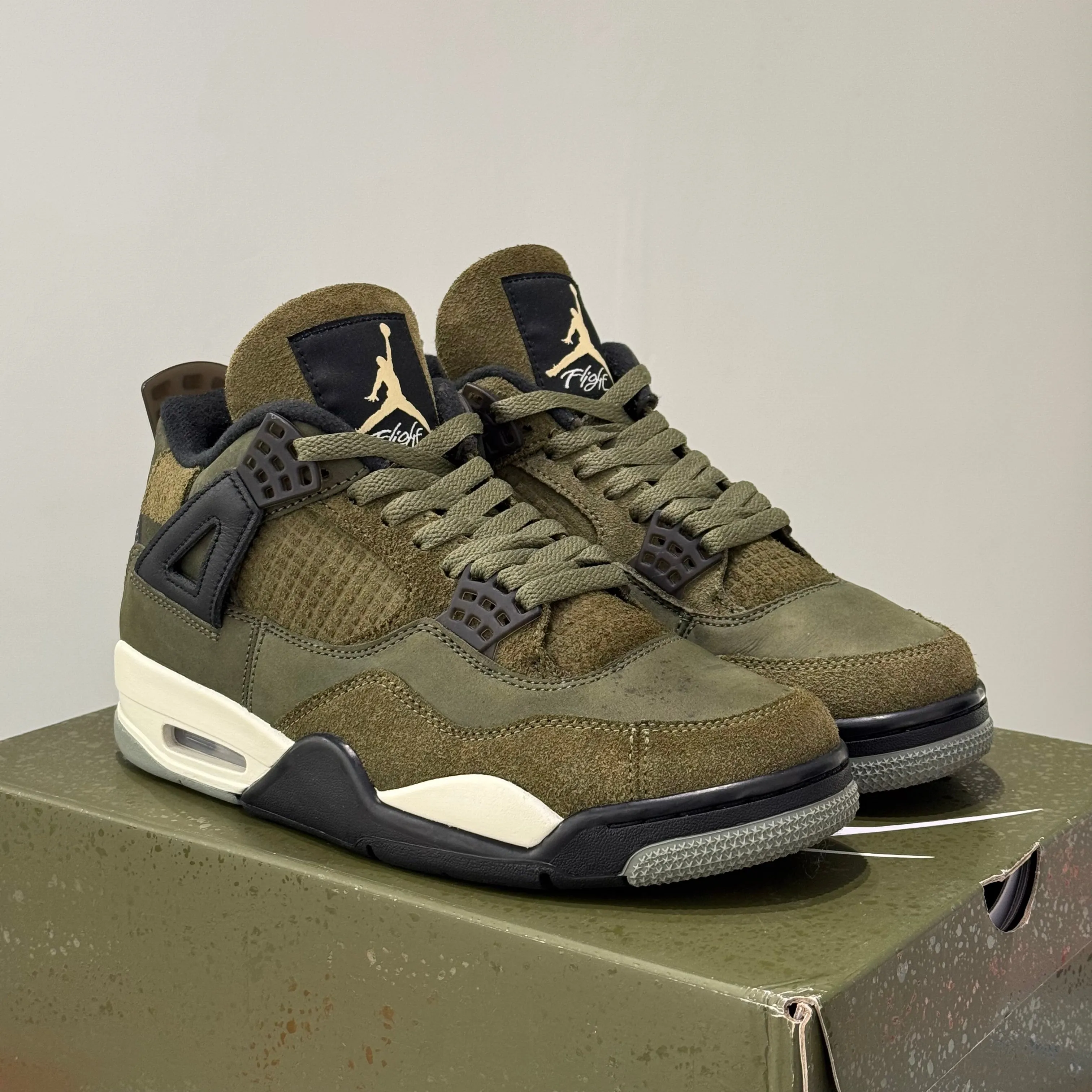 Air Jordan 4 Retro SE Craft Medium Olive (40) - Usado