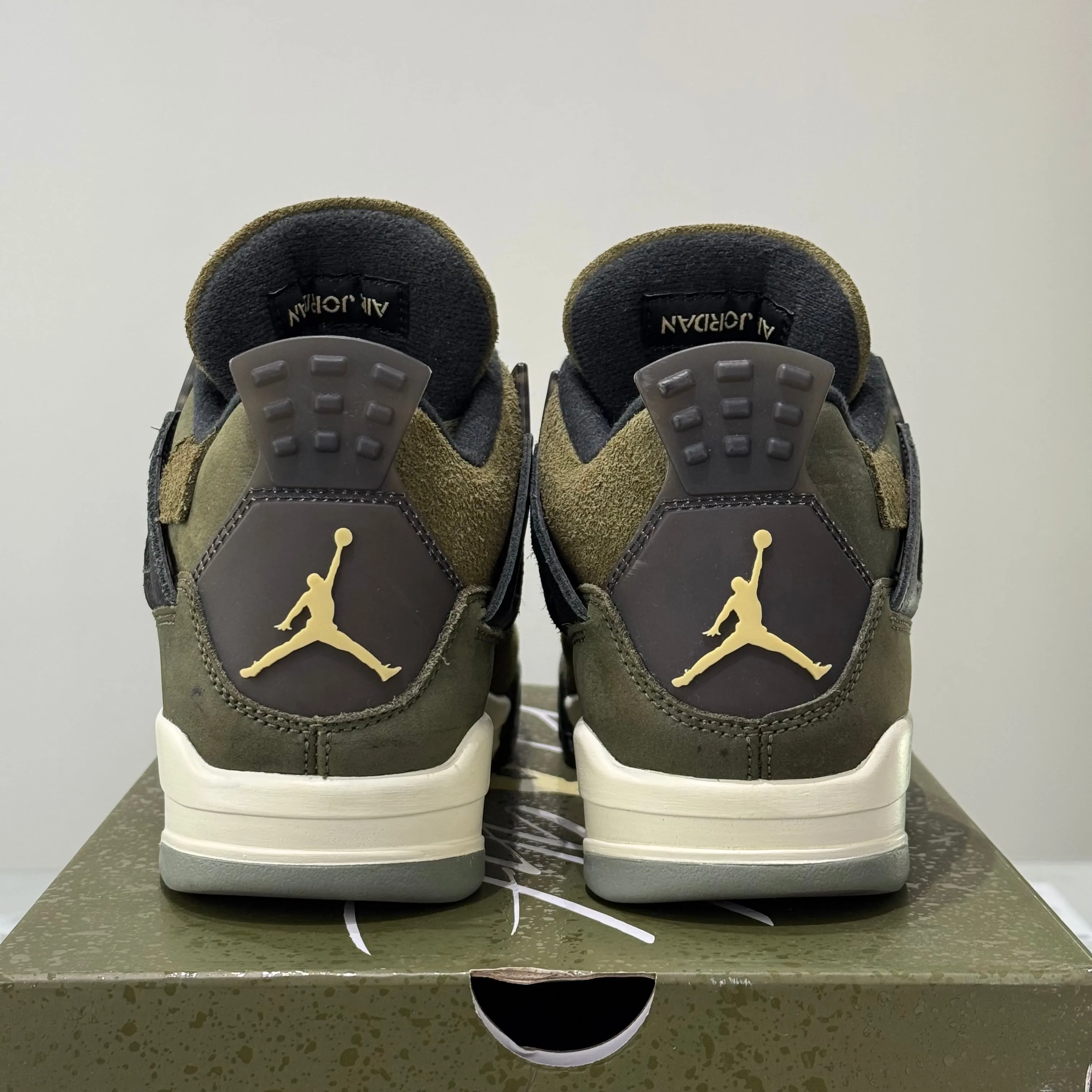 Air Jordan 4 Retro SE Craft Medium Olive (40) - Usado