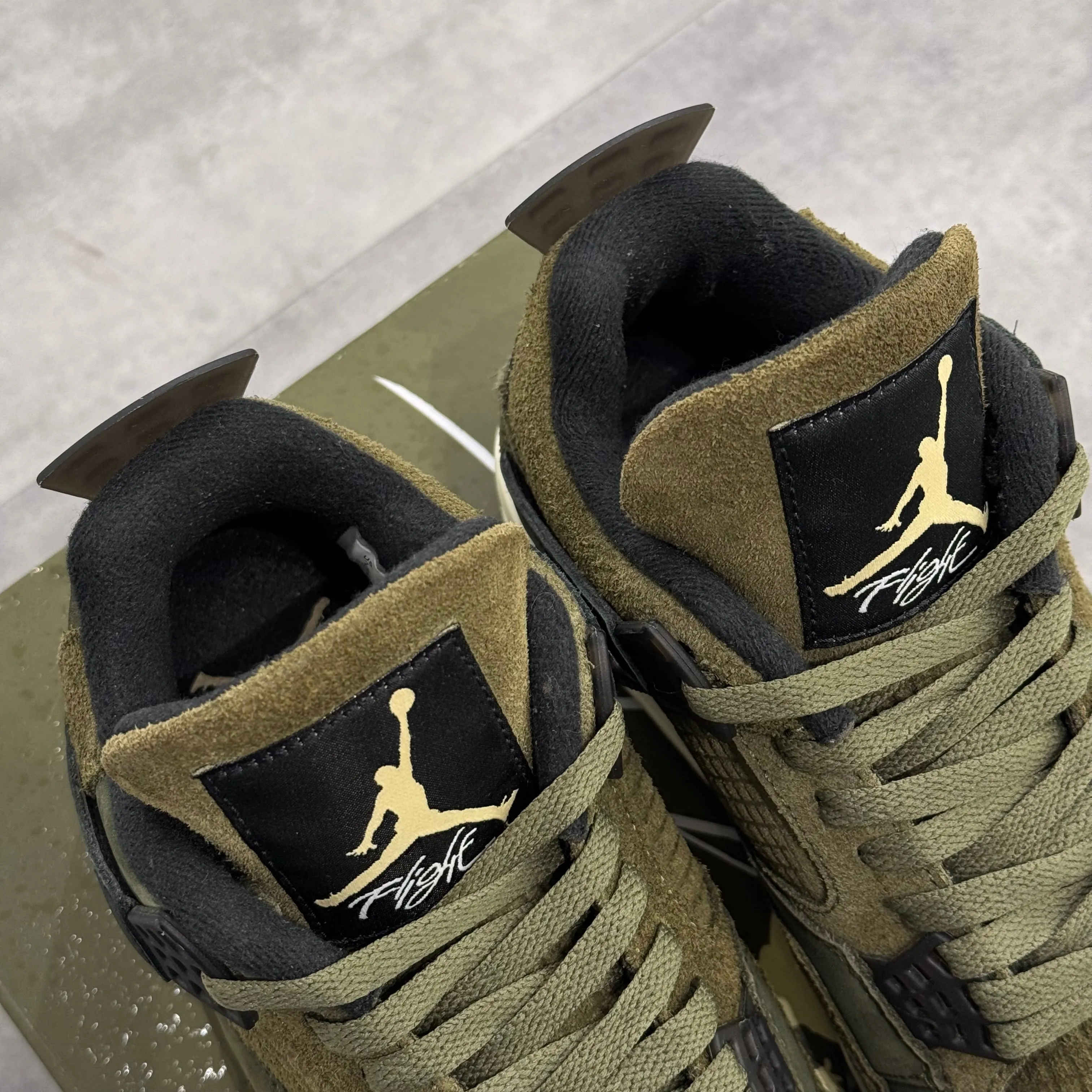Air Jordan 4 Retro SE Craft Medium Olive (40) - Usado