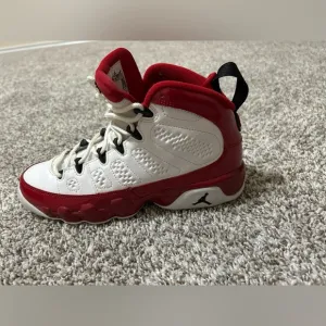 AIR JORDAN RETRO 9 GYM RED BASKETBALL SNEAKERS youth BOYS SIZE 6Y