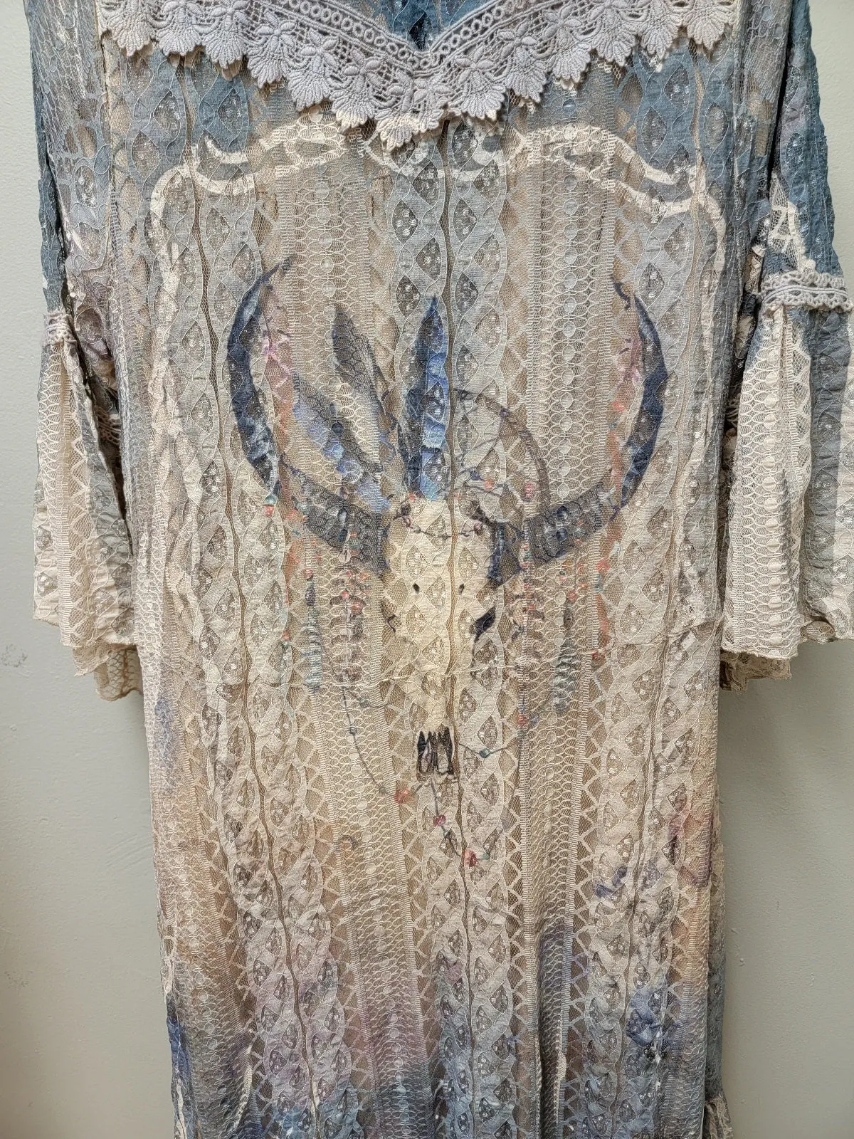 Chic Western Design Lace Duster with a Vintage-inspired Look.