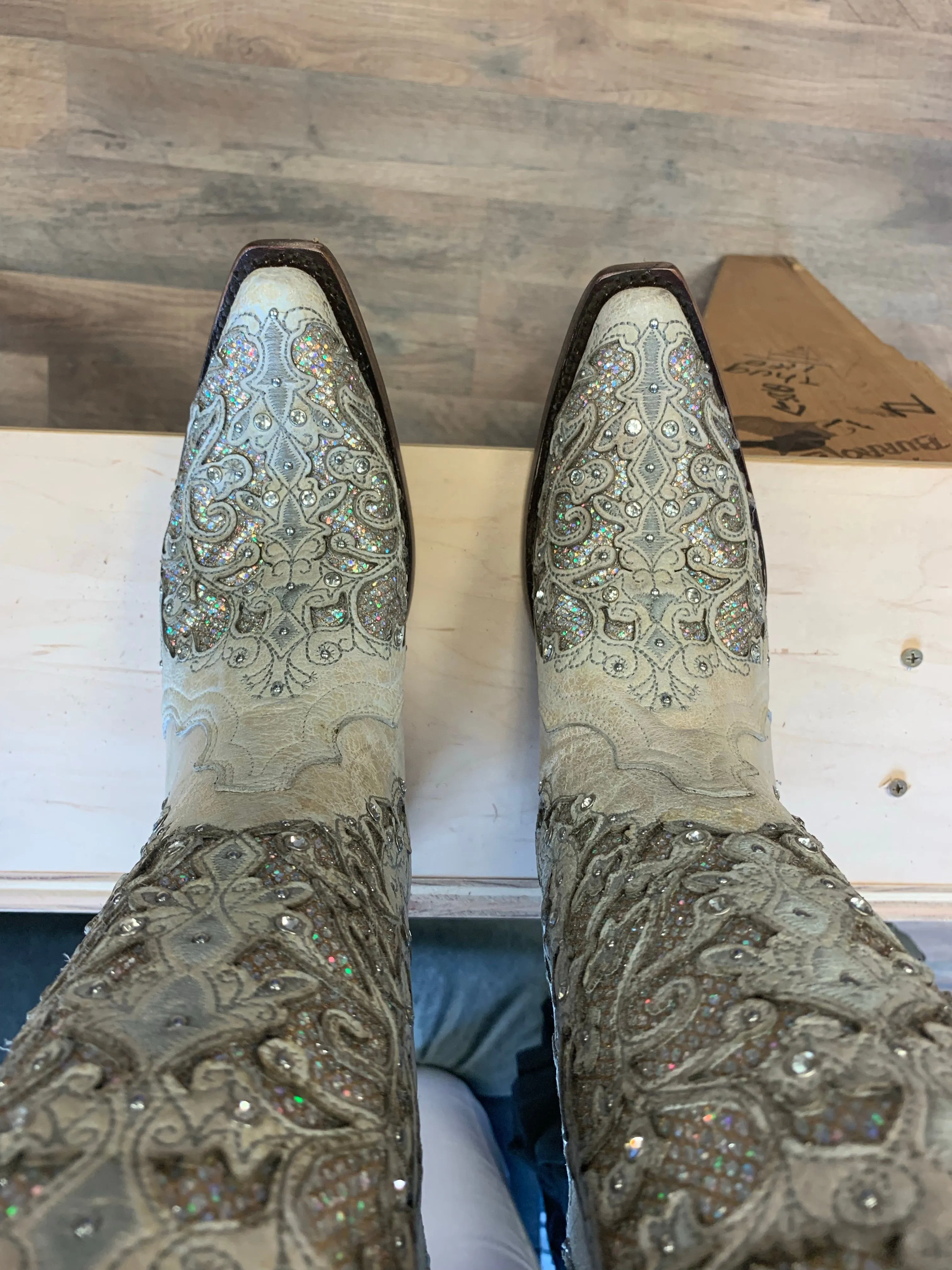 Corral White Glitter Inlay and Crystals A3322