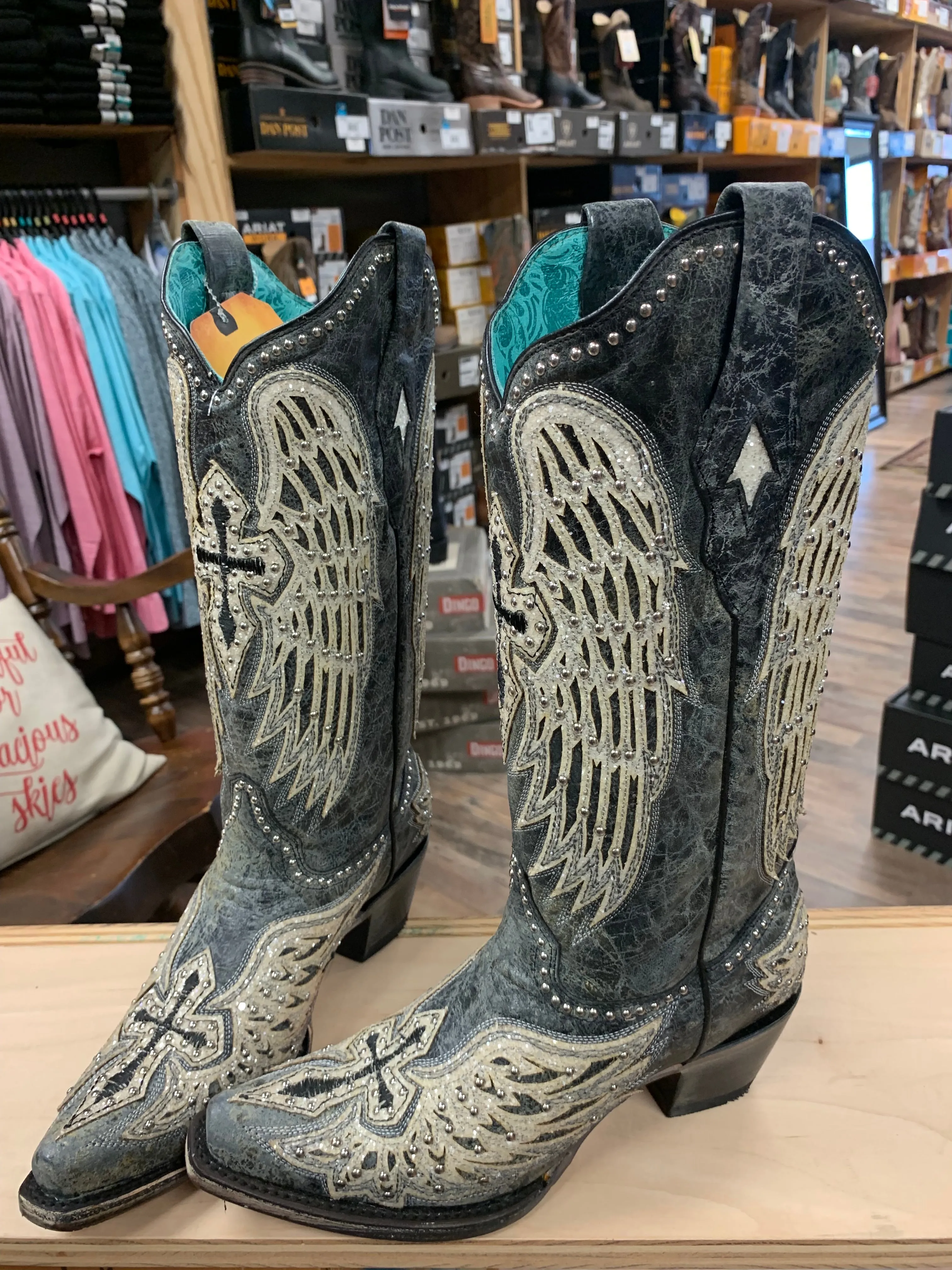 CORRAL WOMEN'S CROSS & WINGS OVERLAY WESTERN BOOTS - SNIP TOE