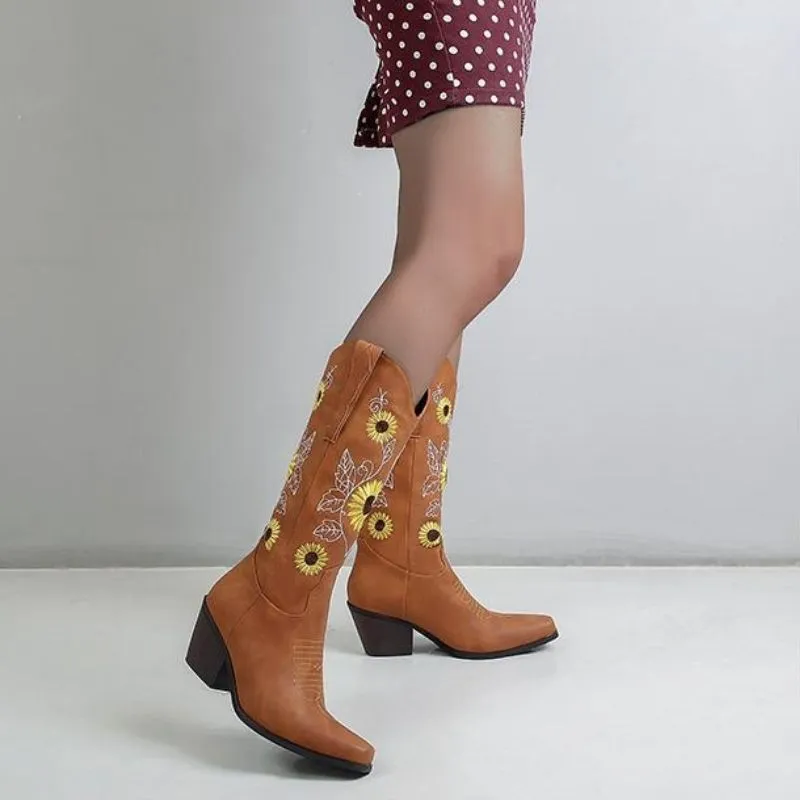 Customized Daisy Embroidered Western Boots