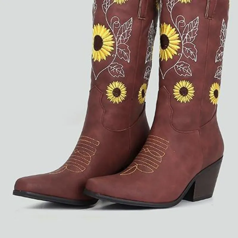 Customized Daisy Embroidered Western Boots