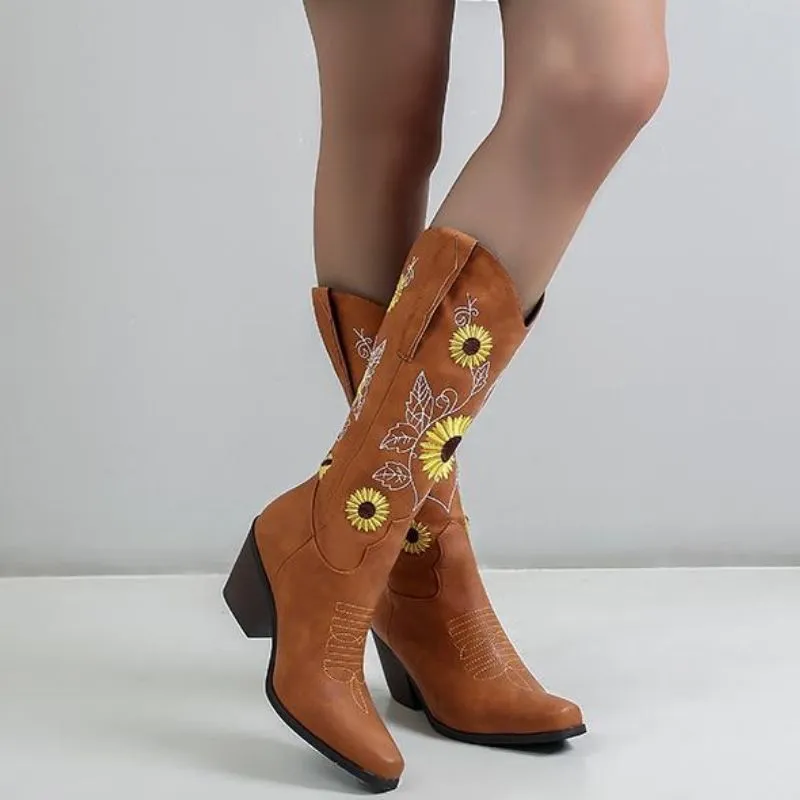 Customized Daisy Embroidered Western Boots