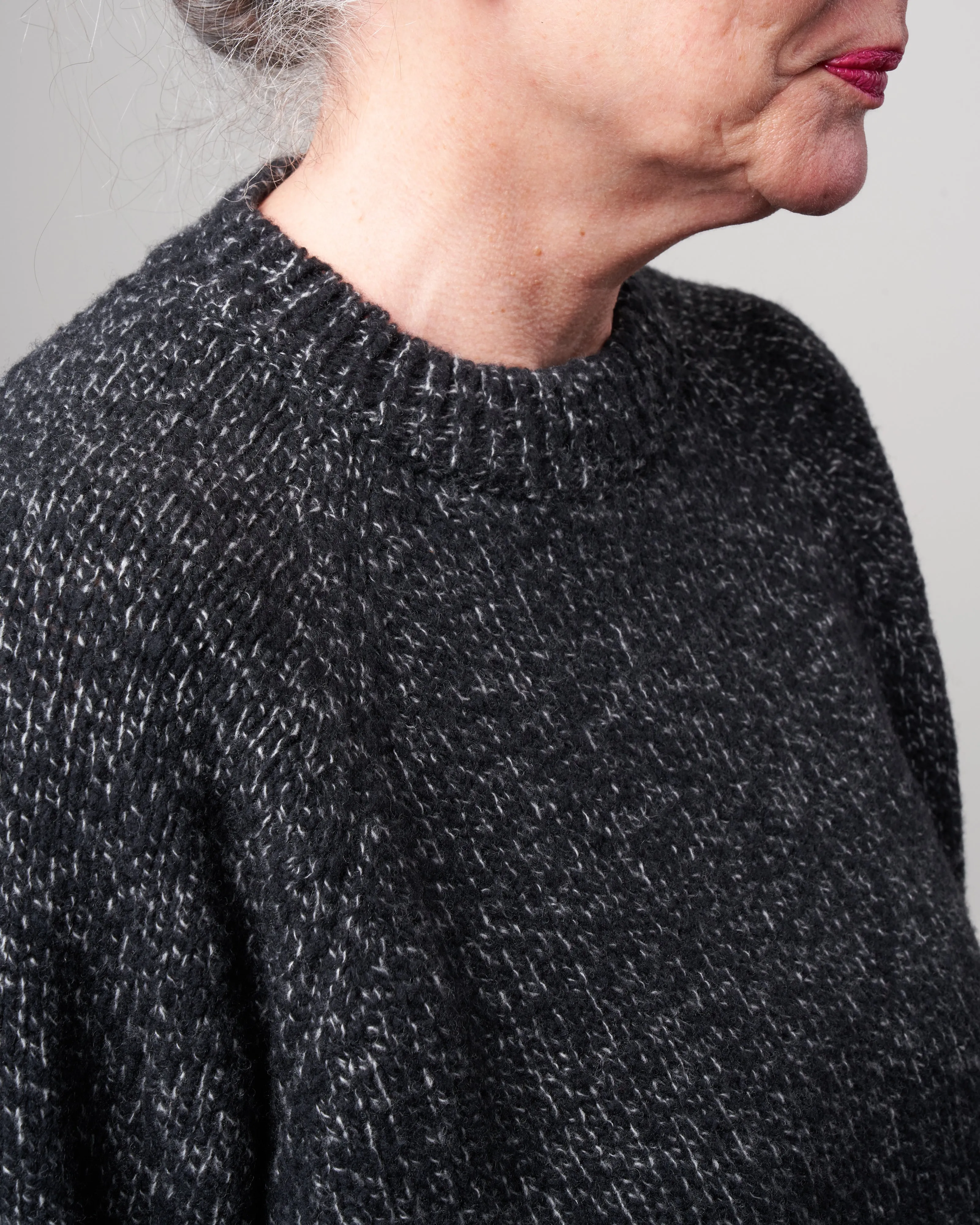 low gauge raglan pullover - black x white 92