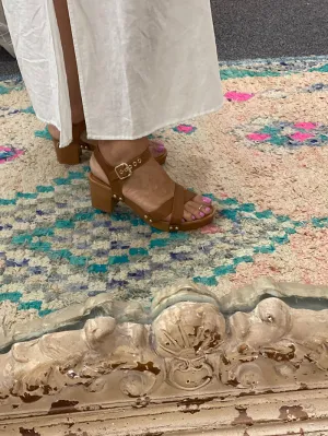 Lulu Clogs - Tan