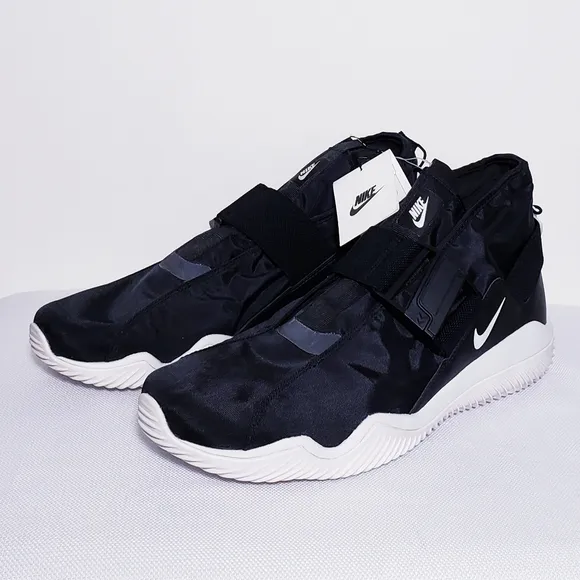 ⤵️NEW Nike Komyuter sneakers Women Size 11.5