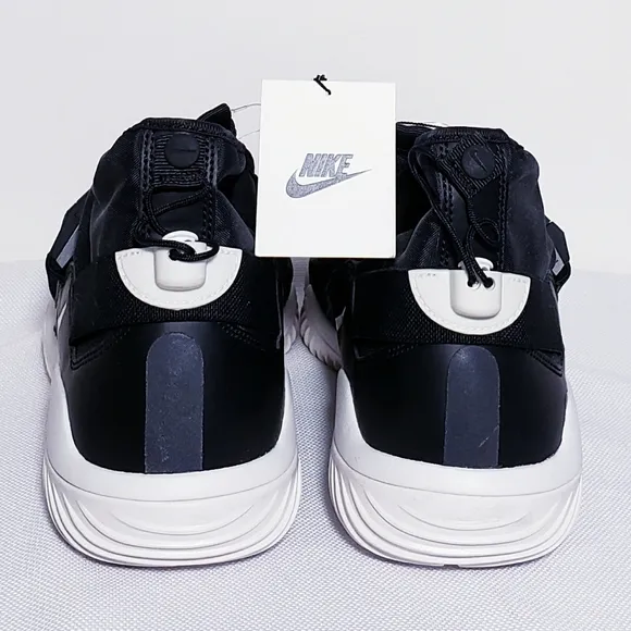 ⤵️NEW Nike Komyuter sneakers Women Size 11.5