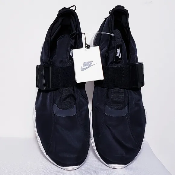 ⤵️NEW Nike Komyuter sneakers Women Size 11.5