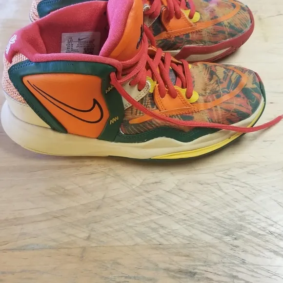 Nike unisex Kyrie Infinity 1 World 1 People Orange Green Sneakers 5.5Y