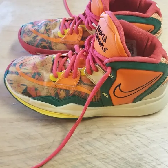 Nike unisex Kyrie Infinity 1 World 1 People Orange Green Sneakers 5.5Y