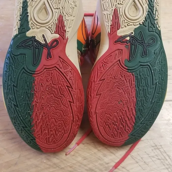 Nike unisex Kyrie Infinity 1 World 1 People Orange Green Sneakers 5.5Y