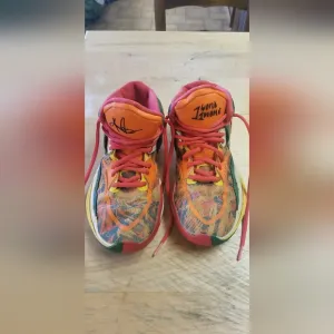 Nike unisex Kyrie Infinity 1 World 1 People Orange Green Sneakers 5.5Y