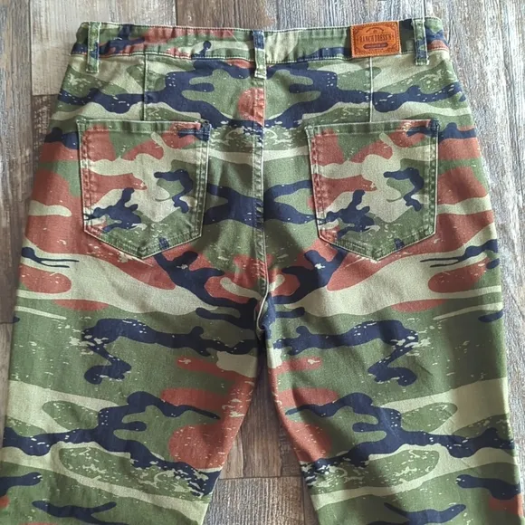 RANCH DRESS'N Fallon Taylor &quot;Land of the Free&quot; camo &amp; flag super flare jeans 14