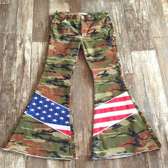 RANCH DRESS'N Fallon Taylor &quot;Land of the Free&quot; camo &amp; flag super flare jeans 14