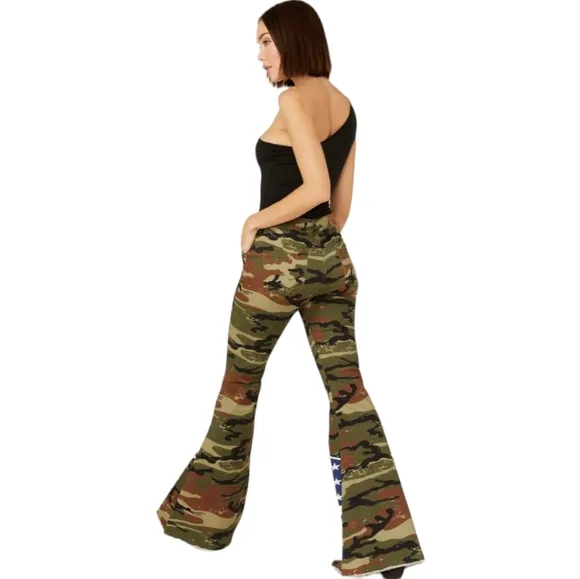 RANCH DRESS'N Fallon Taylor &quot;Land of the Free&quot; camo &amp; flag super flare jeans 14