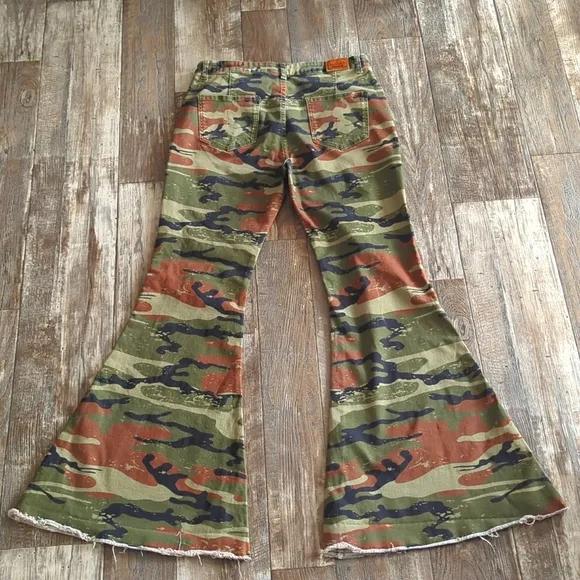 RANCH DRESS'N Fallon Taylor &quot;Land of the Free&quot; camo &amp; flag super flare jeans 14