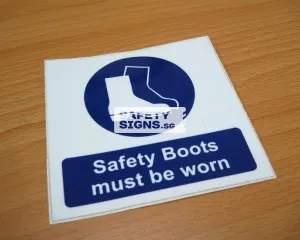 Safety Boots Must Be Worn (M012C_VNL)