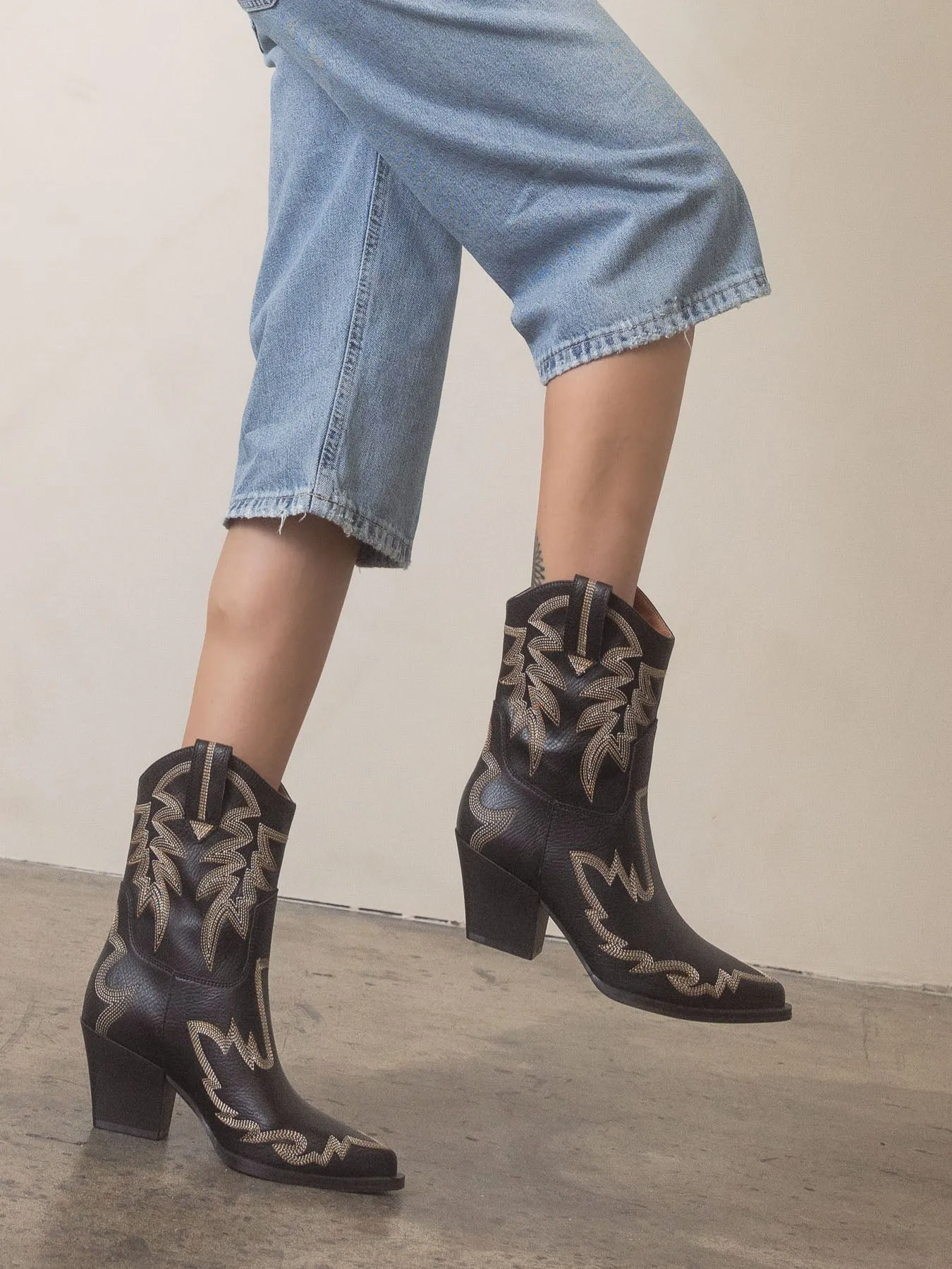 The Nantes | Black Western embroidered cowboy boot