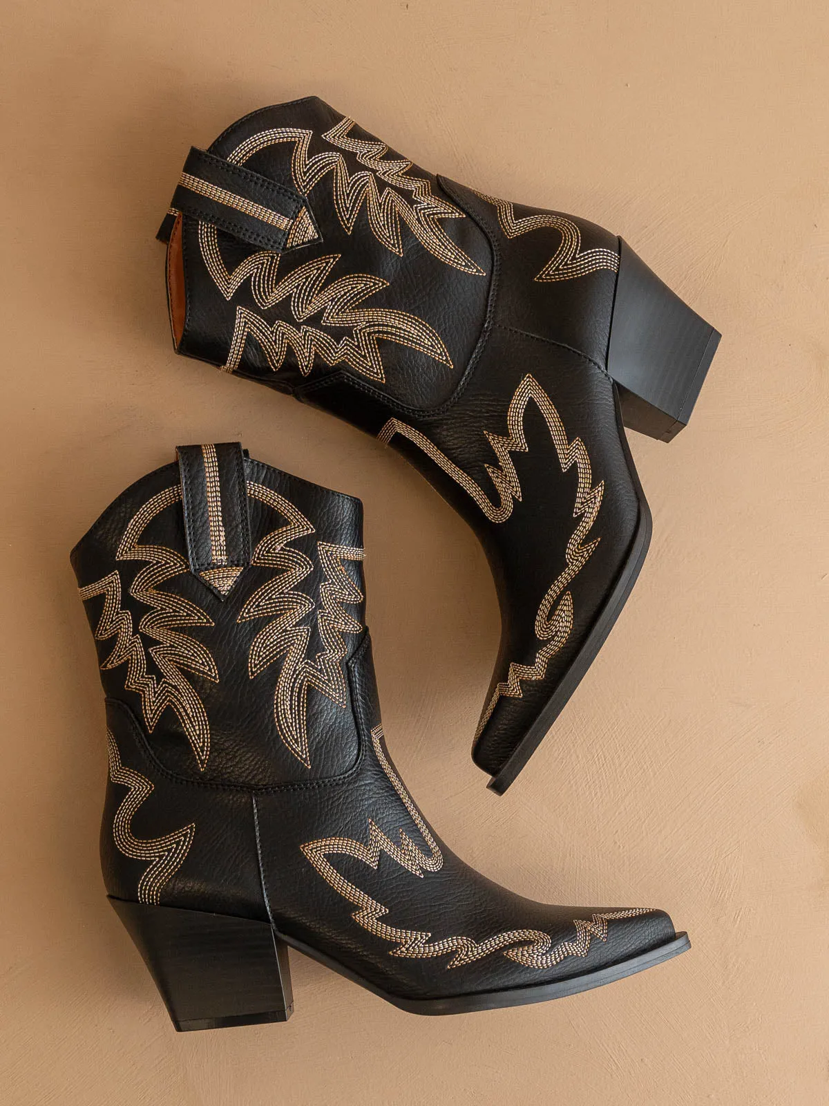 The Nantes | Black Western embroidered cowboy boot