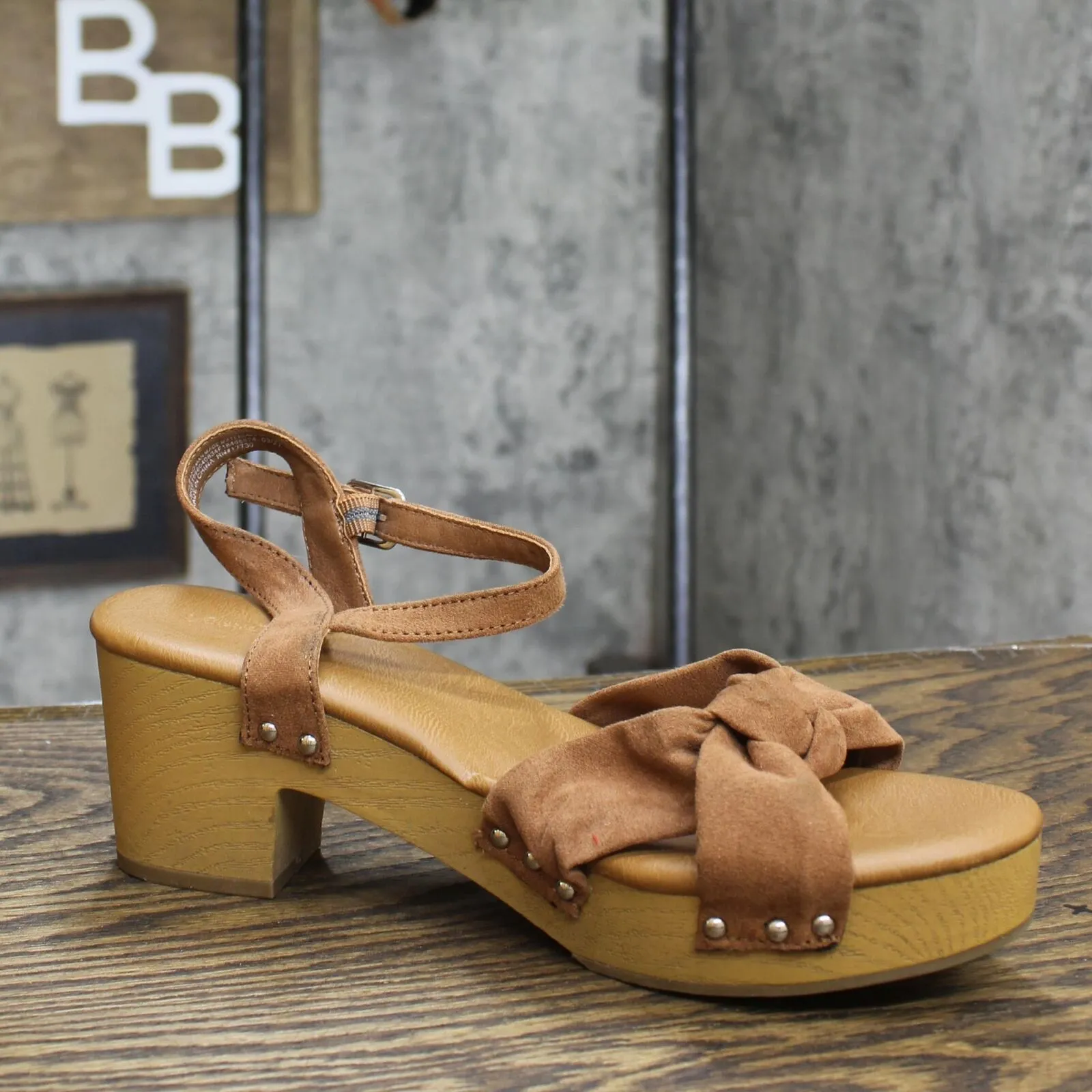 Universal Thread Women's Eleanor Heels Cognac Brown 8.5