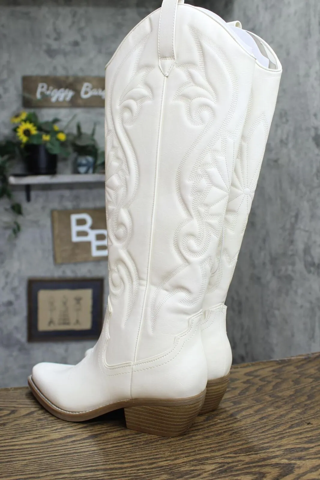 Wild Fable Womens Kenzi Western Boots with Memory Foam Insole Ivory Off White 8M