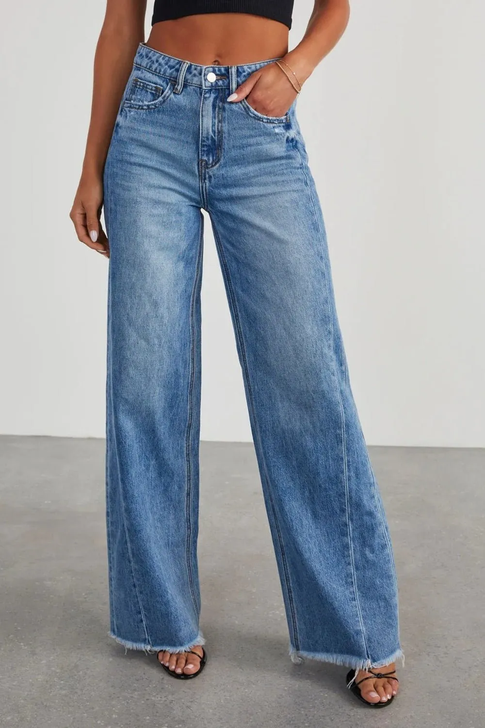 Women’s Raw Hem Wide Leg Jeans with Pockets