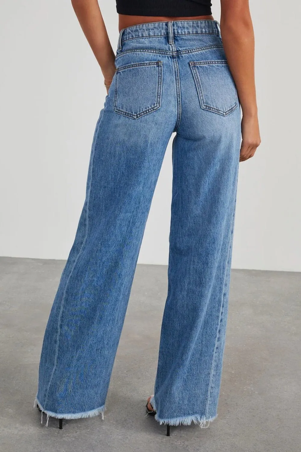 Women’s Raw Hem Wide Leg Jeans with Pockets